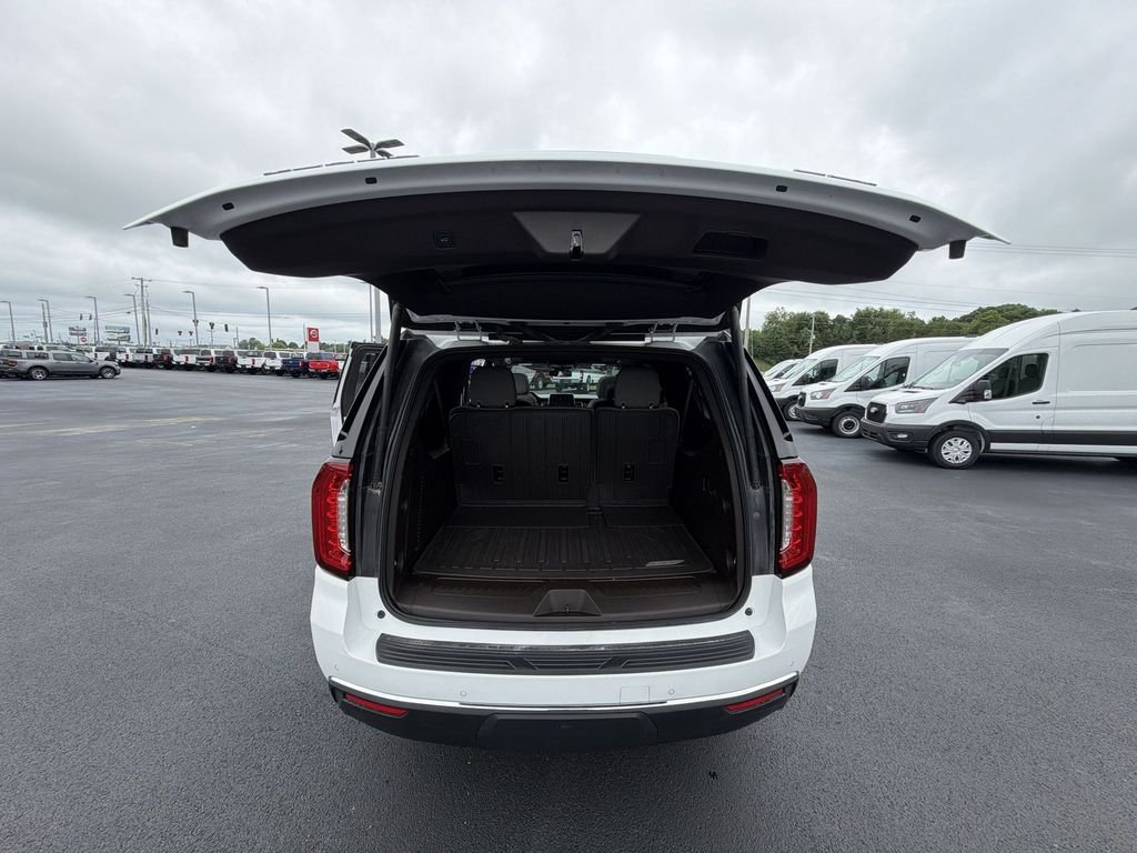 Used 2023 White GMC SLT image 31