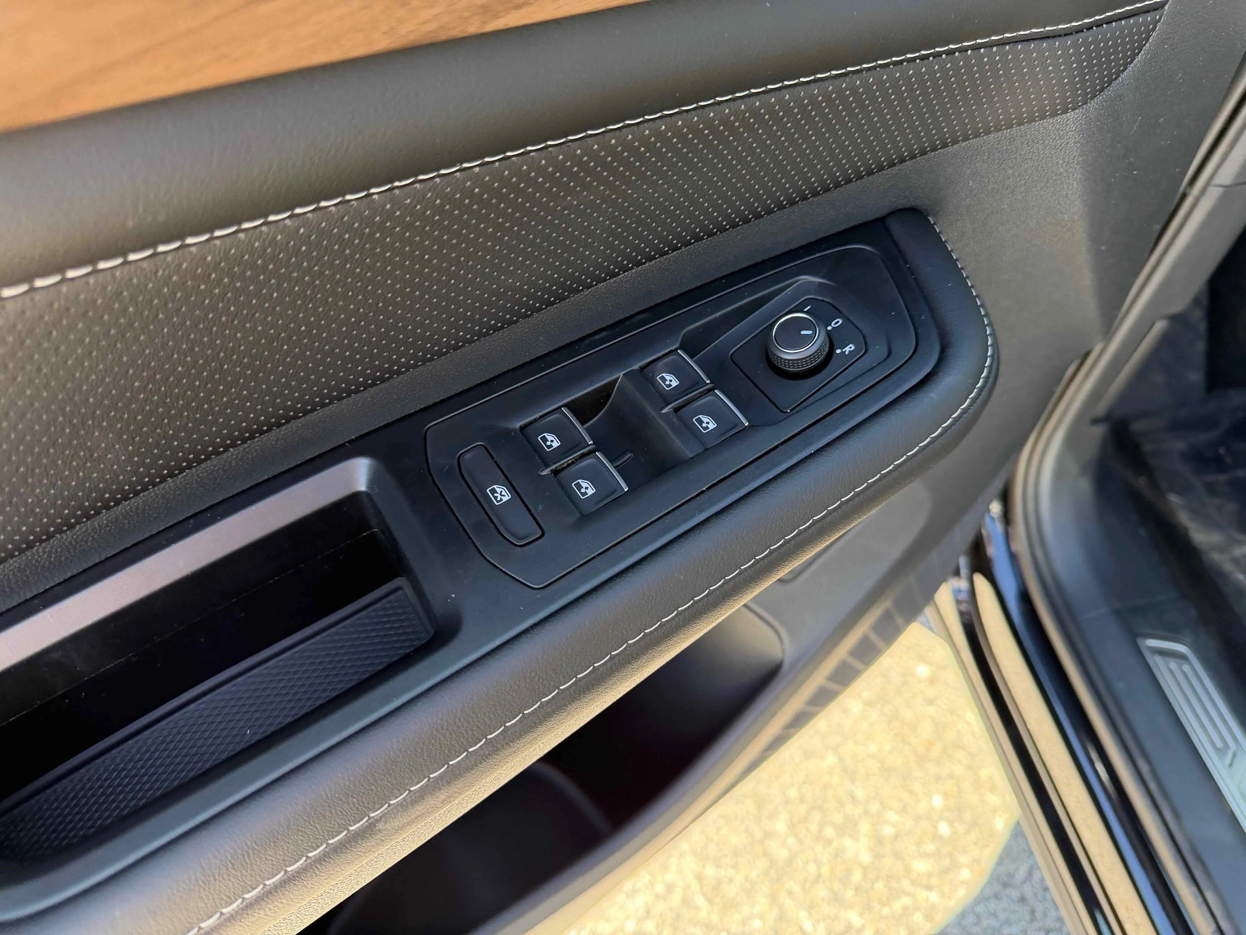 New 2026 Deep Black Volkswagen 2.0T SE w/Technology image 15