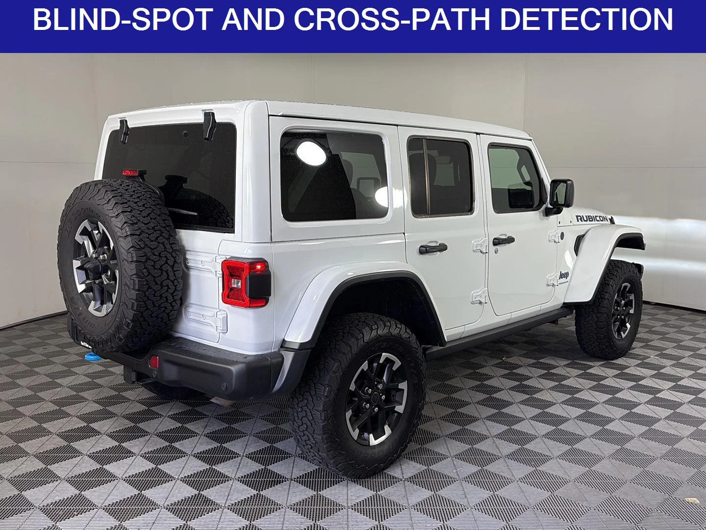 Used 2025 Bright White Clearcoat Jeep Rubicon X image 5