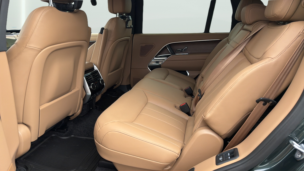 New 2026 Belgravia Green Land Rover SE image 18