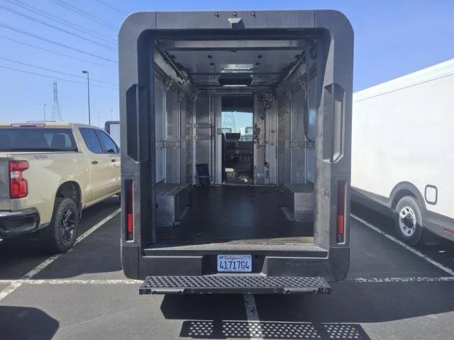 Used 2024 Oyster White BrightDrop EJY image 3