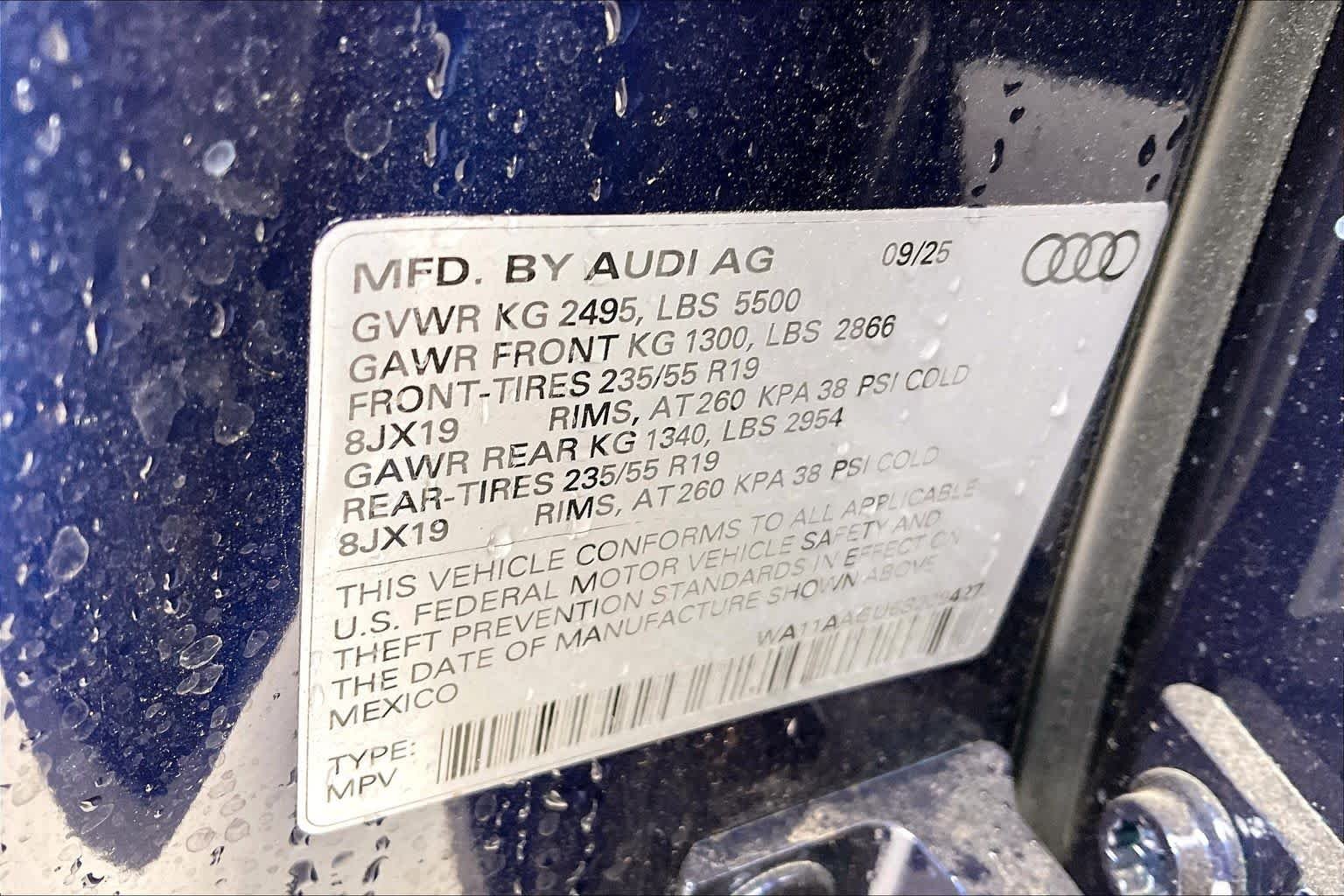 Used 2025 Navarra Blue Metallic Audi Premium image 31