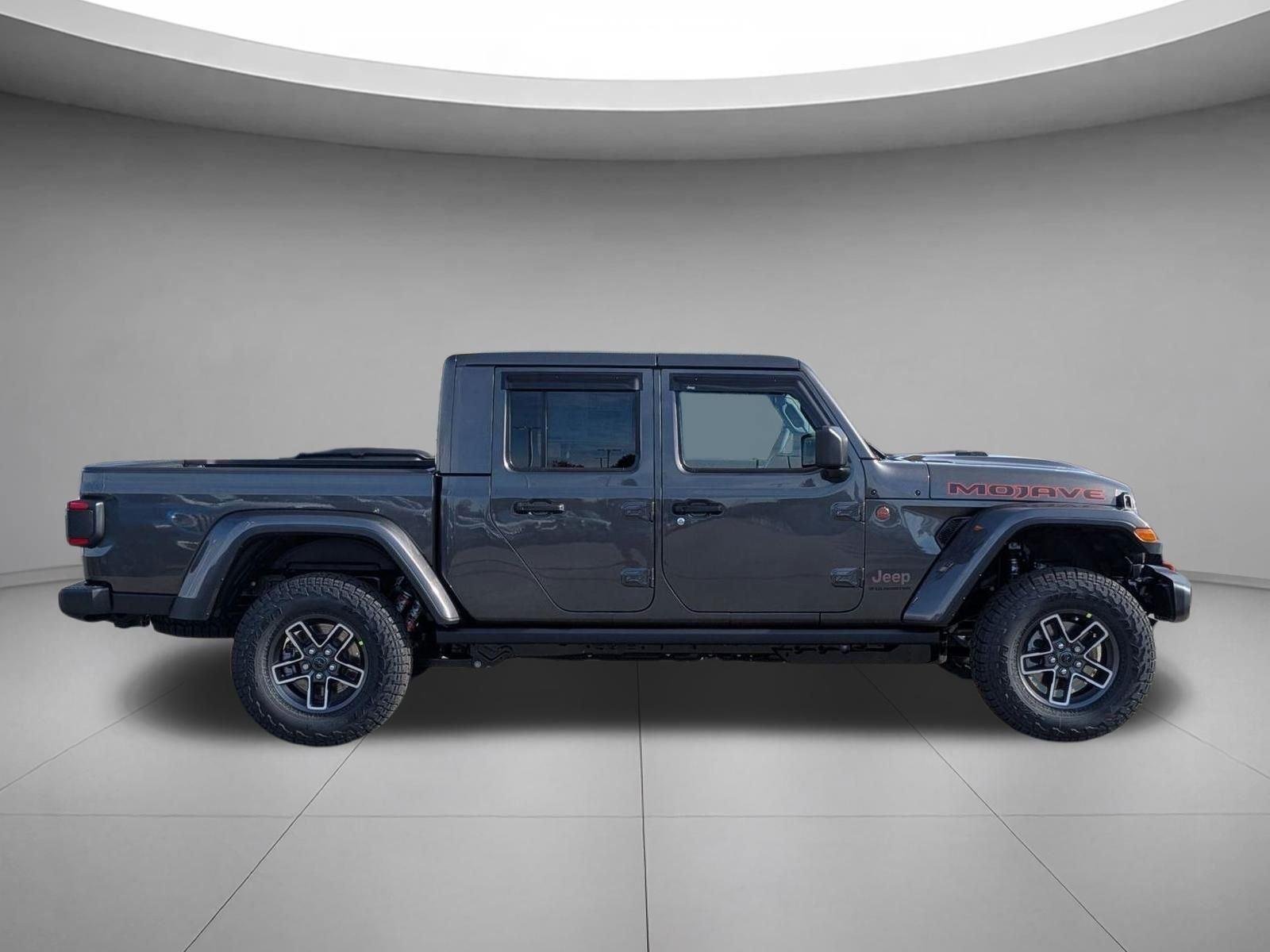 New 2026 Granite Crystal Metallic Clear-Coat Exterior Paint Jeep Mojave 4x4 image 4