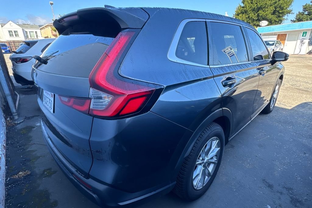 Used 2024 sparkle silver metallic Honda EX image 5