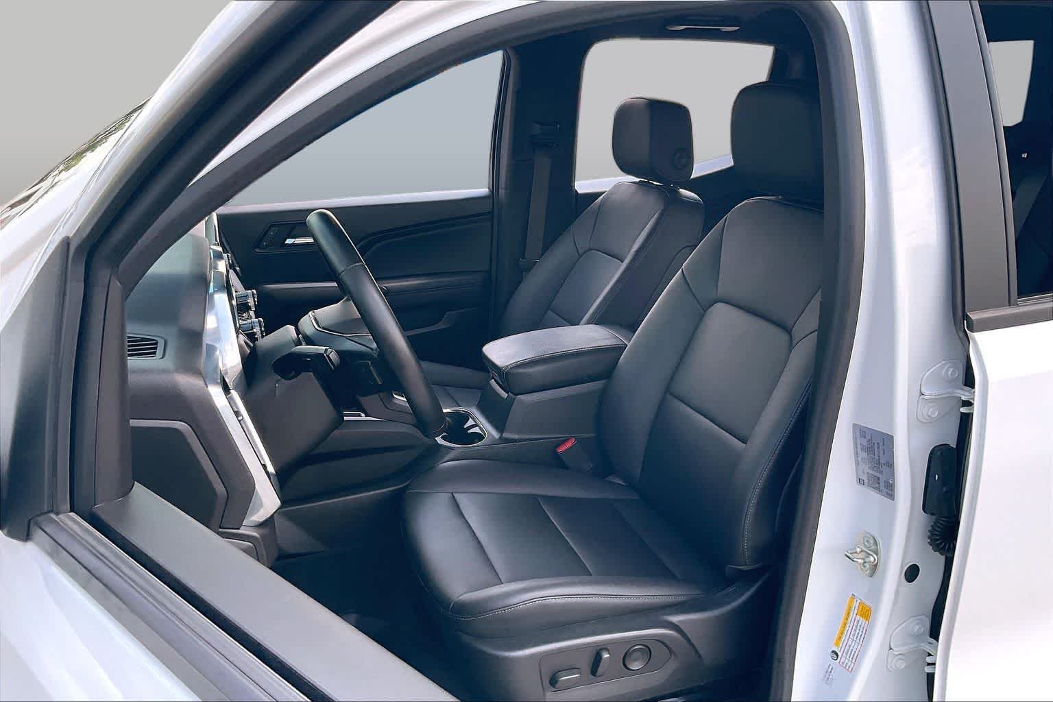 Used 2023 Summit White GMC 2WD Elevation image 8