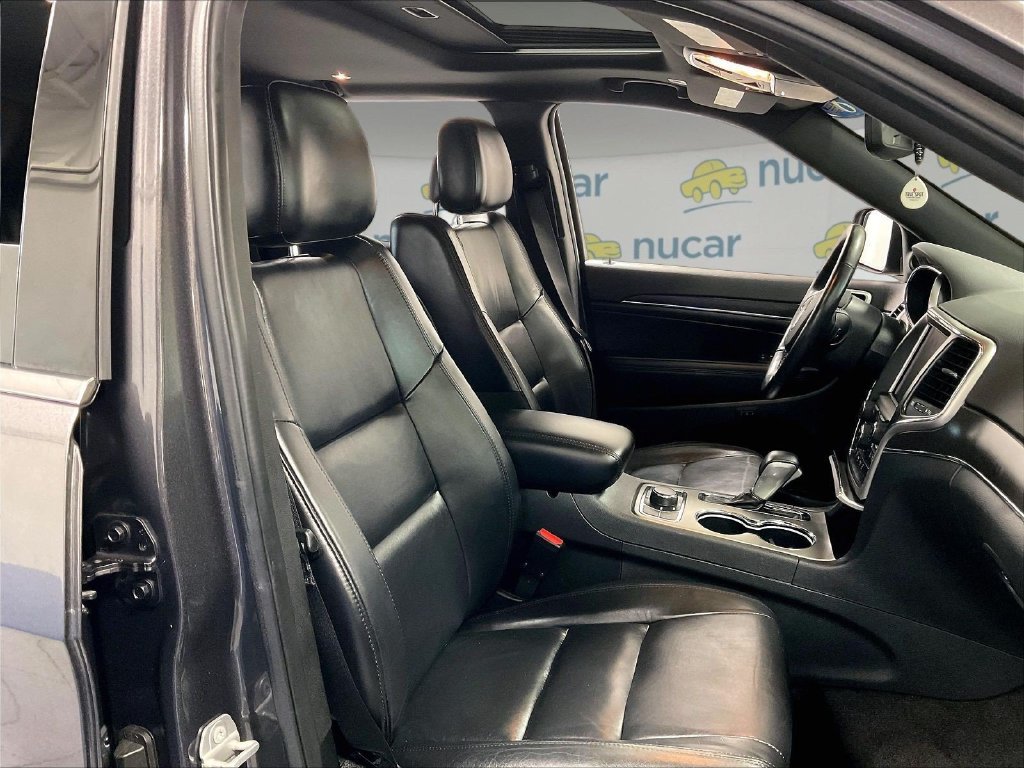Used 2018 Gray Jeep Limited image 11