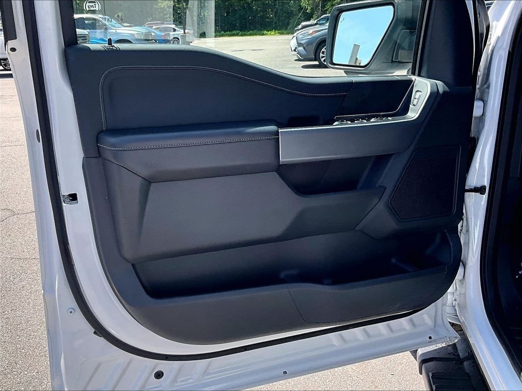 Used 2025 White Ford XLT image 9