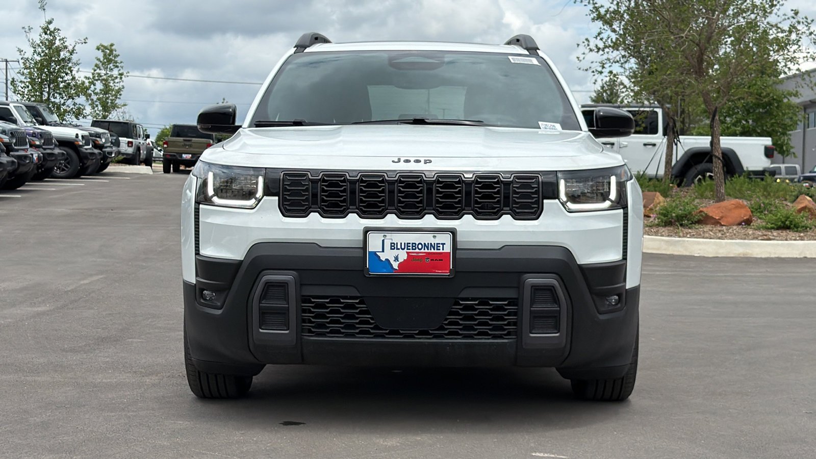 New 2026 Bright White Clear-Coat Exterior Paint Jeep Limited image 2