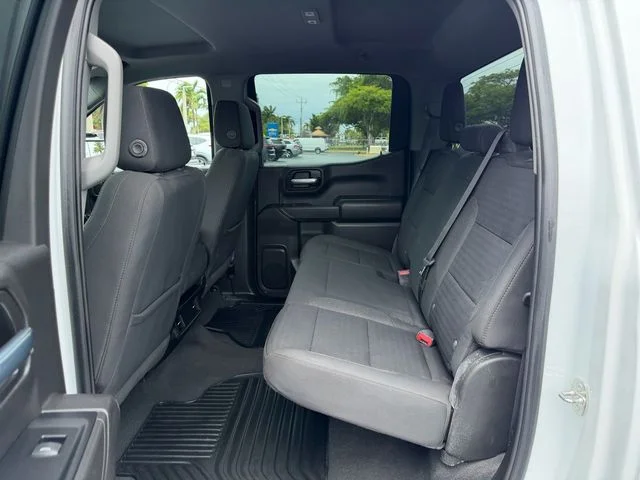 Used 2022 White Chevrolet Custom image 13