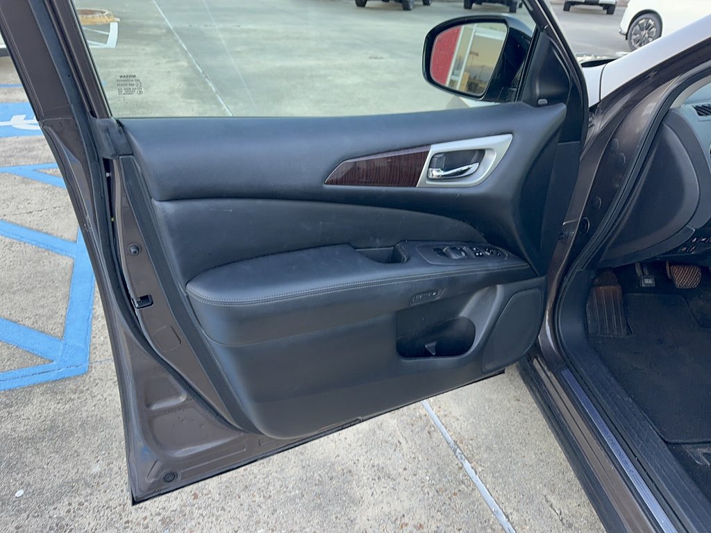 Used 2015 Java Metallic Nissan Platinum image 23