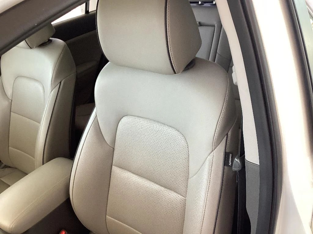 Used 2019 Snow White Pearl Kia EX image 10