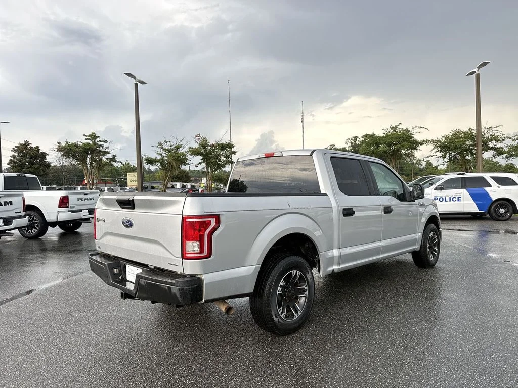 Used 2015 Ingot Silver Ford XLT image 3