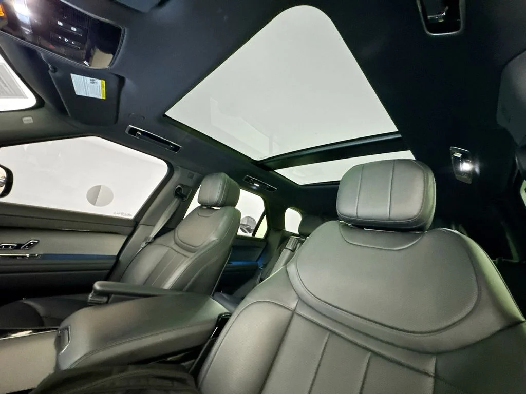 Certified Used 2023 White Land Rover SE Dynamic image 22