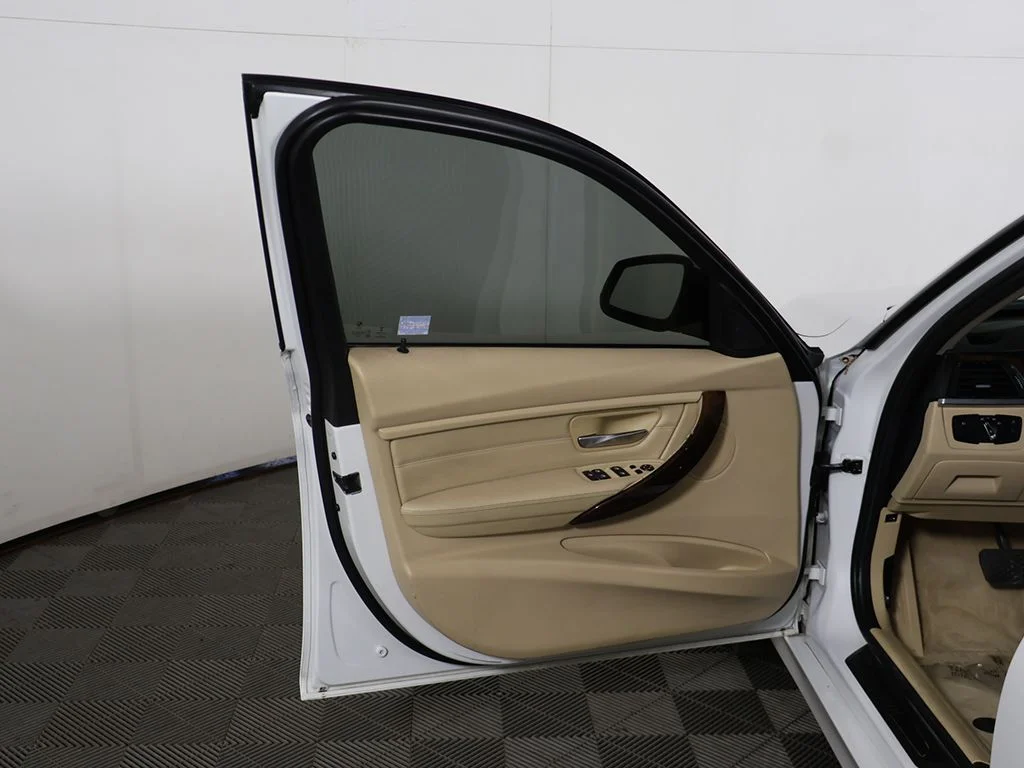 Used 2015 White BMW 328i xDrive image 20
