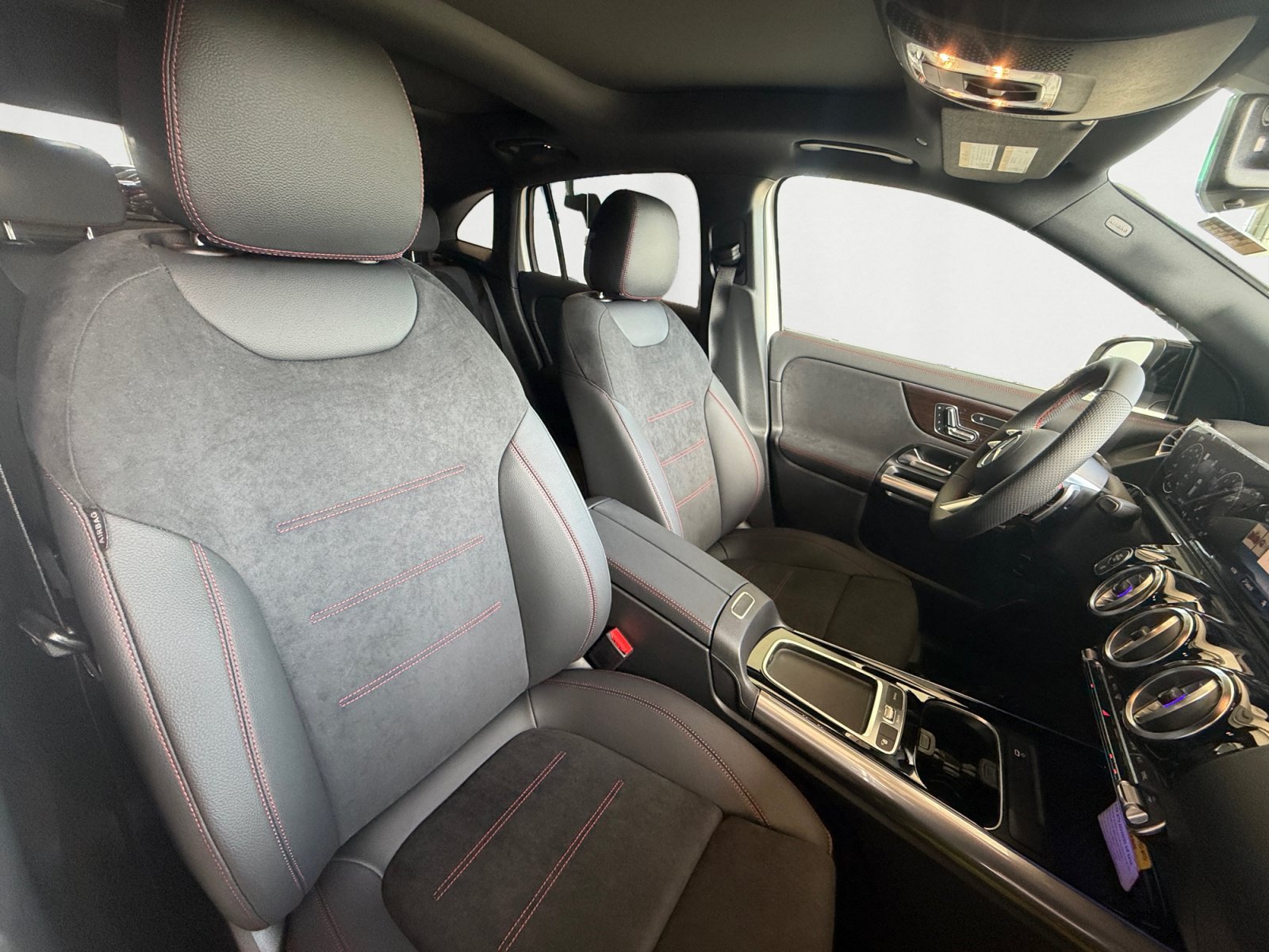 New 2026 Polar White Mercedes-Benz GLA 250 image 40