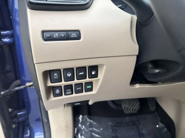Used 2019 Blue Nissan SL image 26