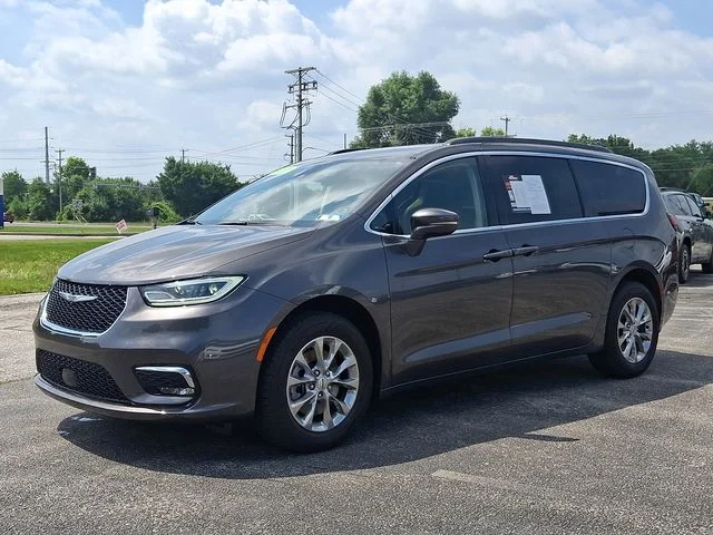 Used 2022 Gray Chrysler Touring L image 5