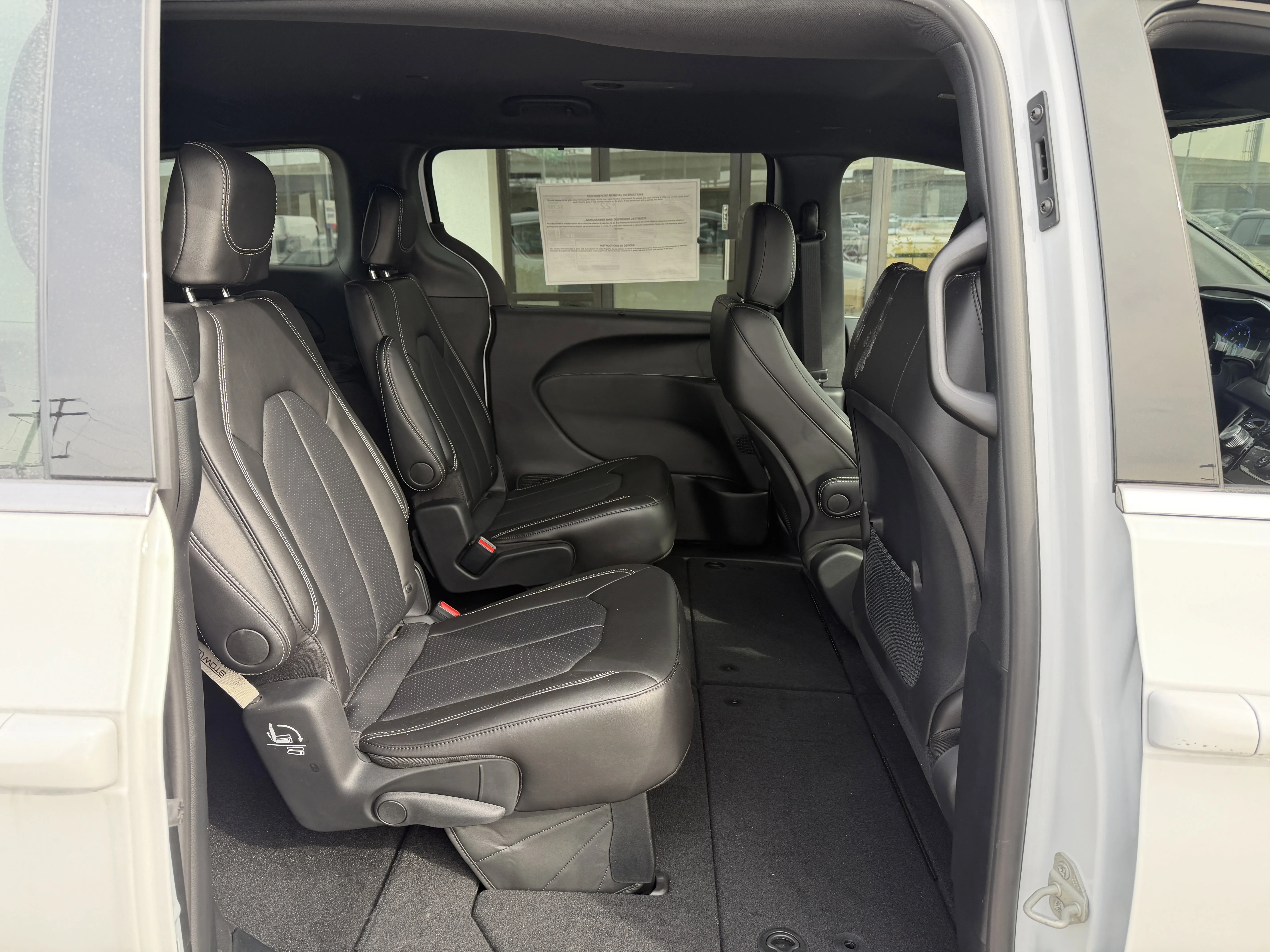 New 2026 Bright White Clear-Coat Exterior Paint Chrysler LX image 24