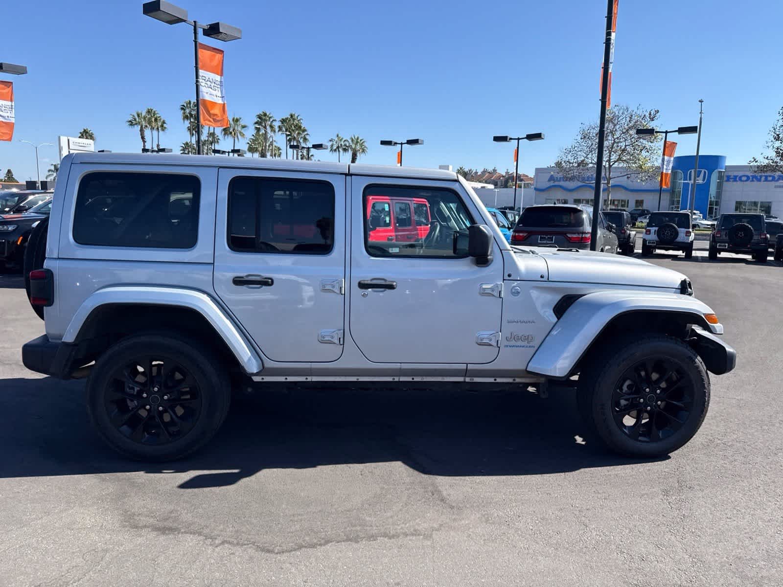 Used 2024 Silver Zynith Clearcoat Jeep Sahara image 14