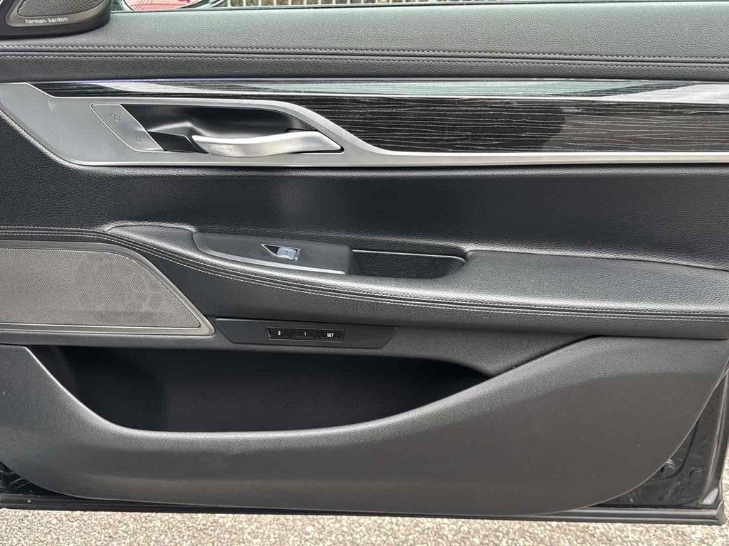 Used 2022 Black BMW 740i image 13
