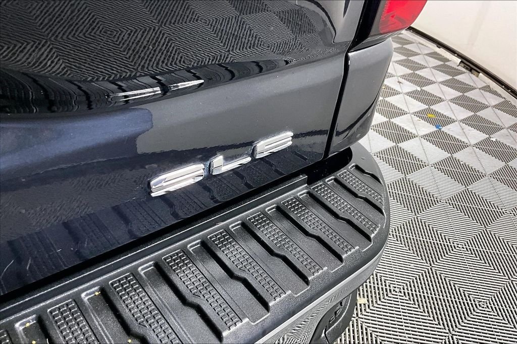 Used 2020 Black GMC SLE image 24