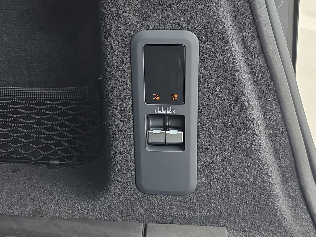 New 2026 Obsidian Black in Gloss Finish Land Rover Autobiography image 15
