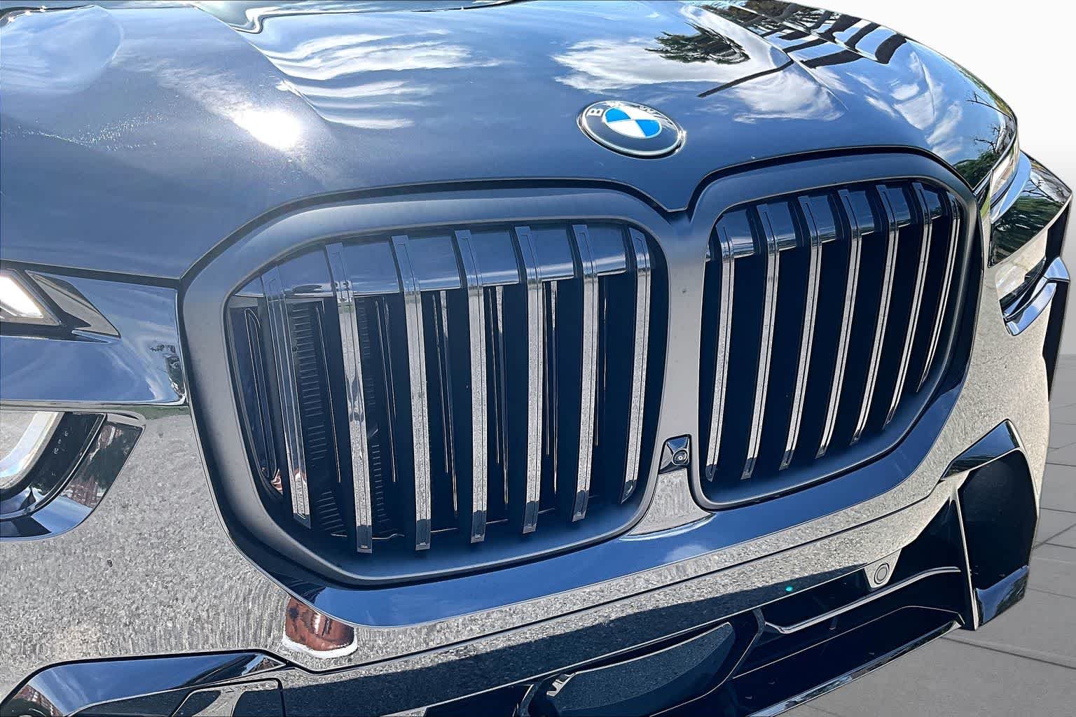 Used 2026 Black Sapphire Metallic BMW xDrive40i image 28