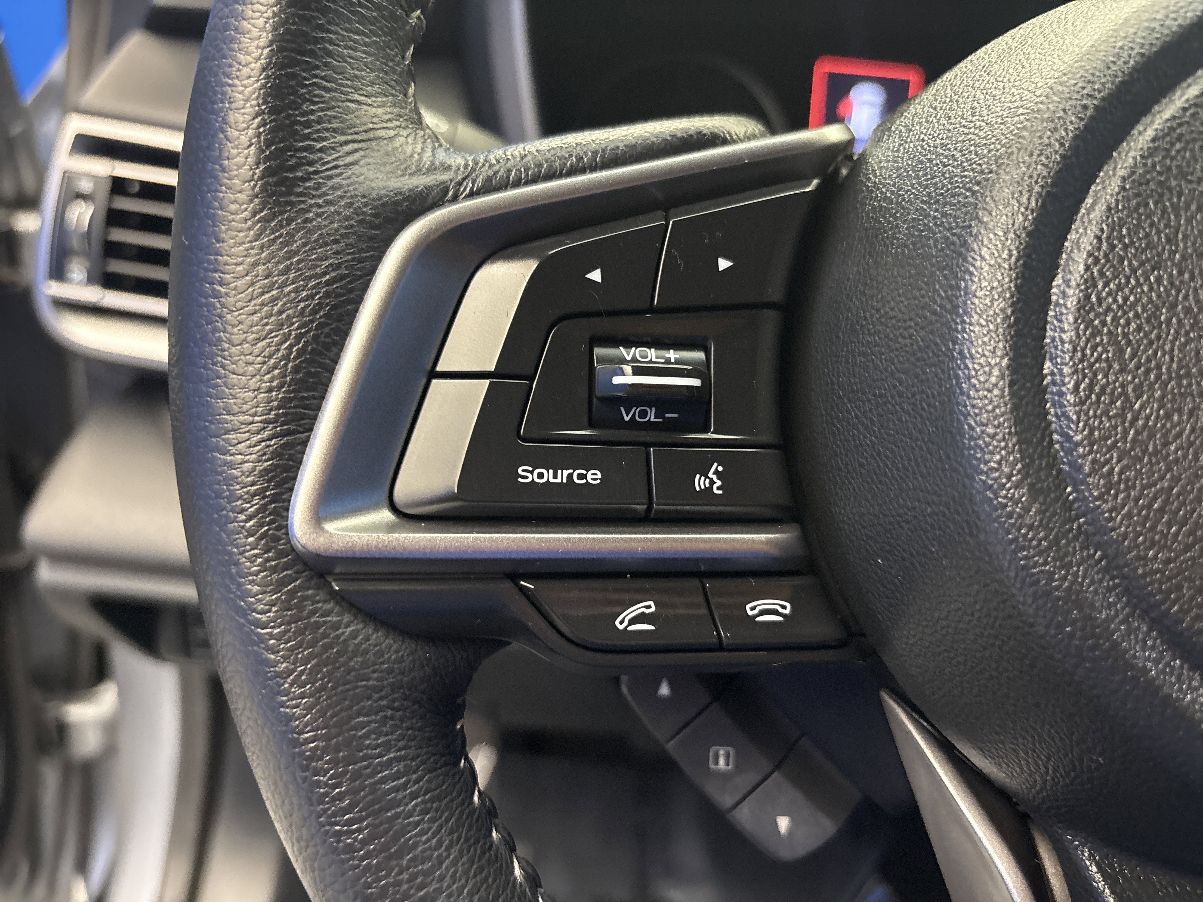 Used 2020 Ice Silver Metallic Subaru Limited image 15