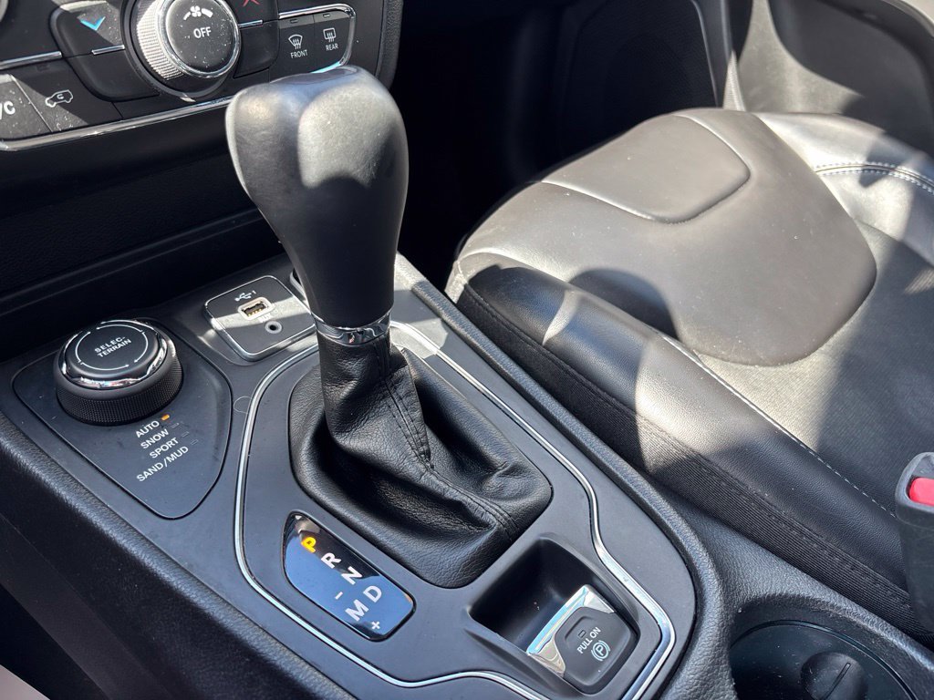 Used 2019 Black Jeep Latitude Plus image 27
