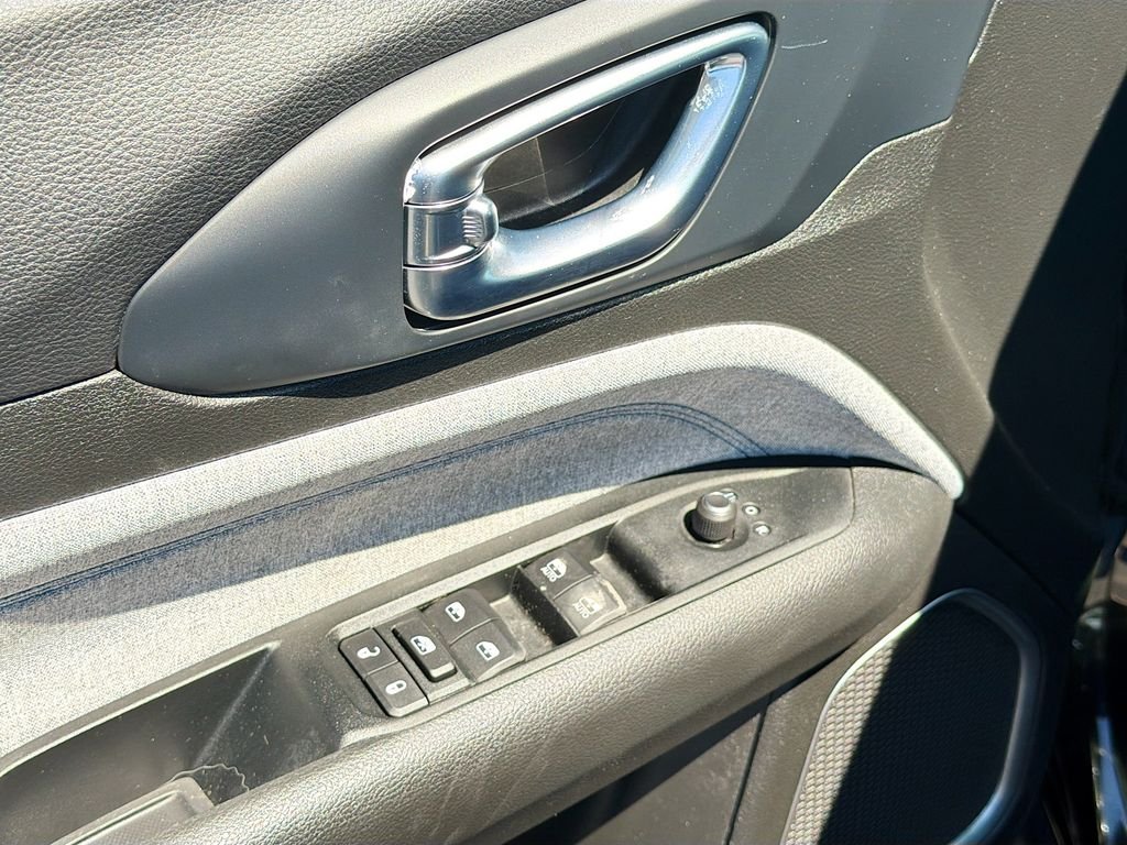 Used 2022 Diamond Black Crystal Pearlcoat Jeep Latitude image 14