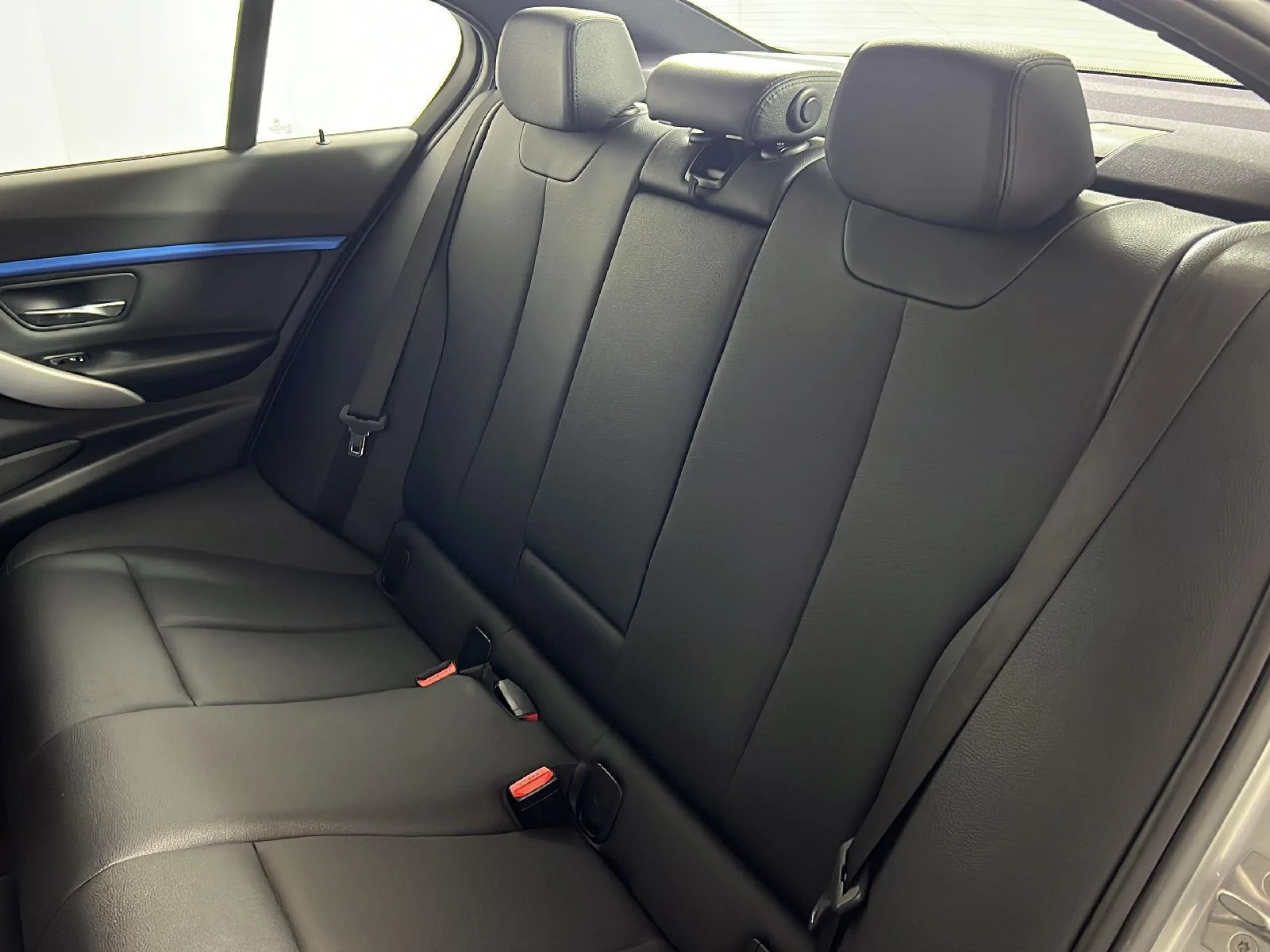 Used 2017  BMW 330i xDrive image 4