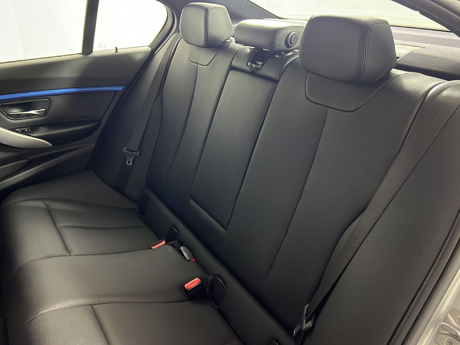 Used 2017  BMW 330i xDrive image 4