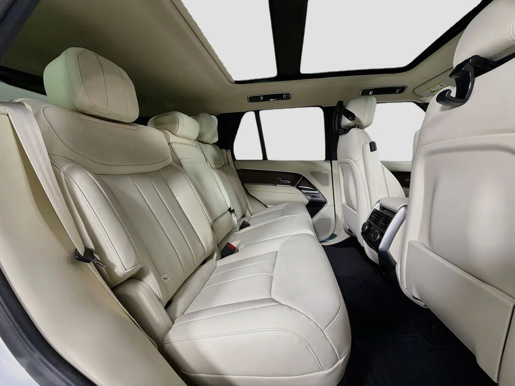 New 2026 Fuji White Land Rover SE image 29