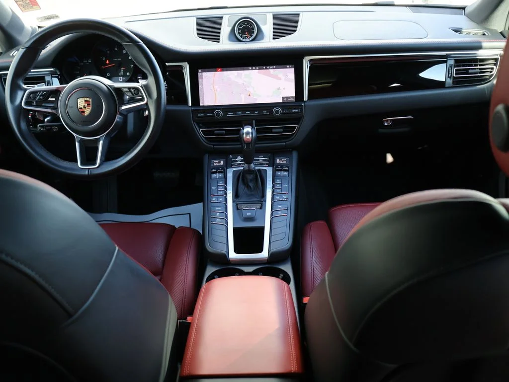 Used 2020  Porsche Base image 13