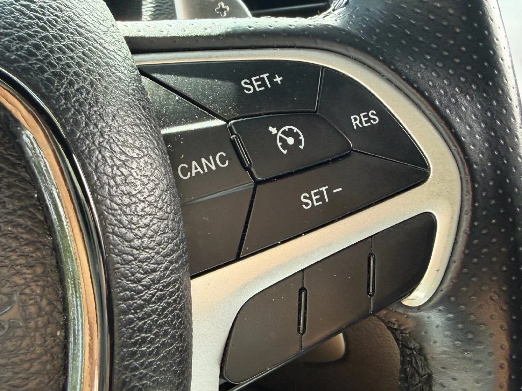 Used 2014 Black Dodge SXT image 29