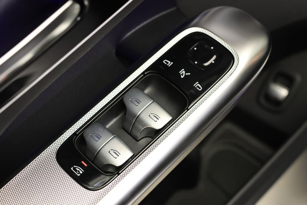 Used 2026 Black Mercedes-Benz GLC 300 image 32