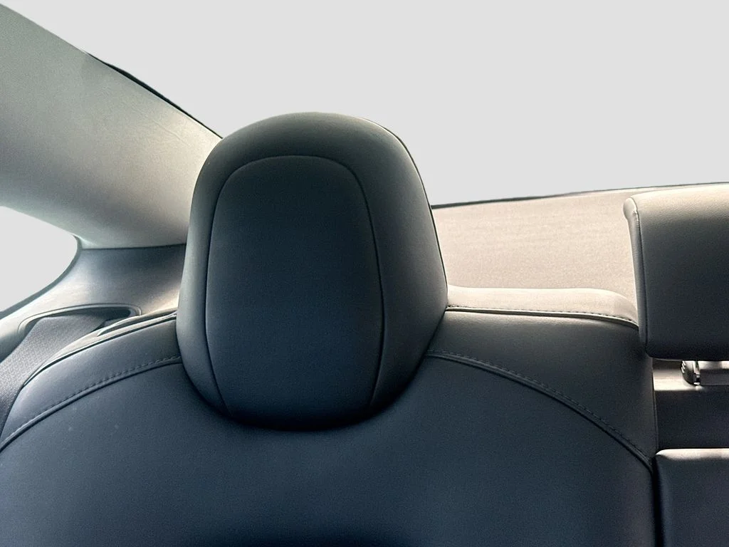 Used 2023  Tesla Base image 13
