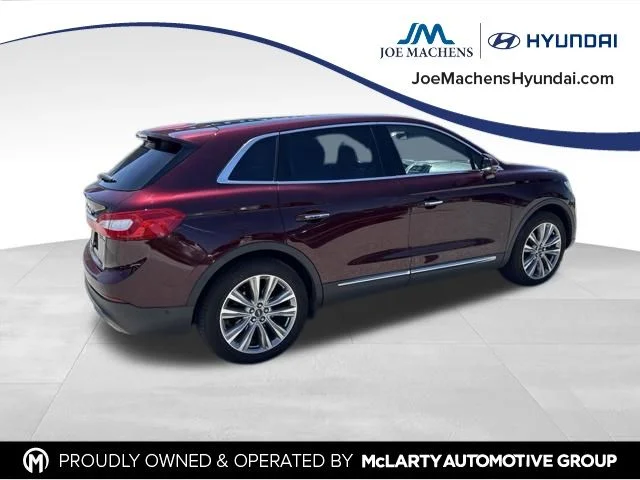 Used 2018 Red Lincoln Reserve image 7