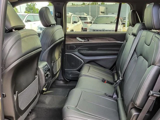New 2027 Steel Blue Paint Jeep Limited Reserve image 12