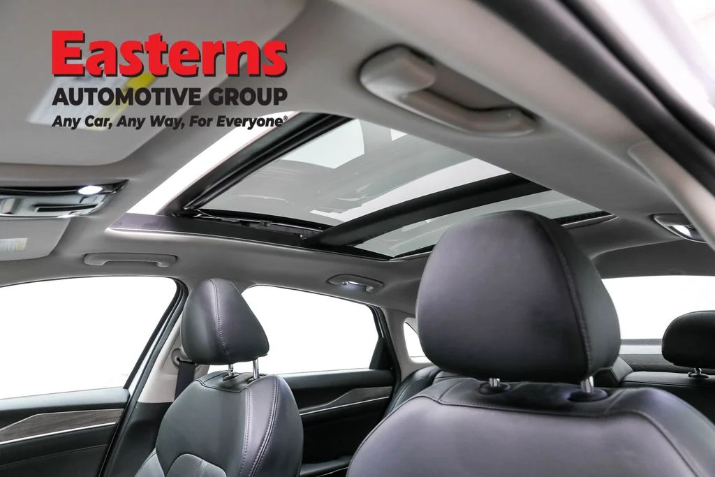 Used 2022 White Kia EX image 35