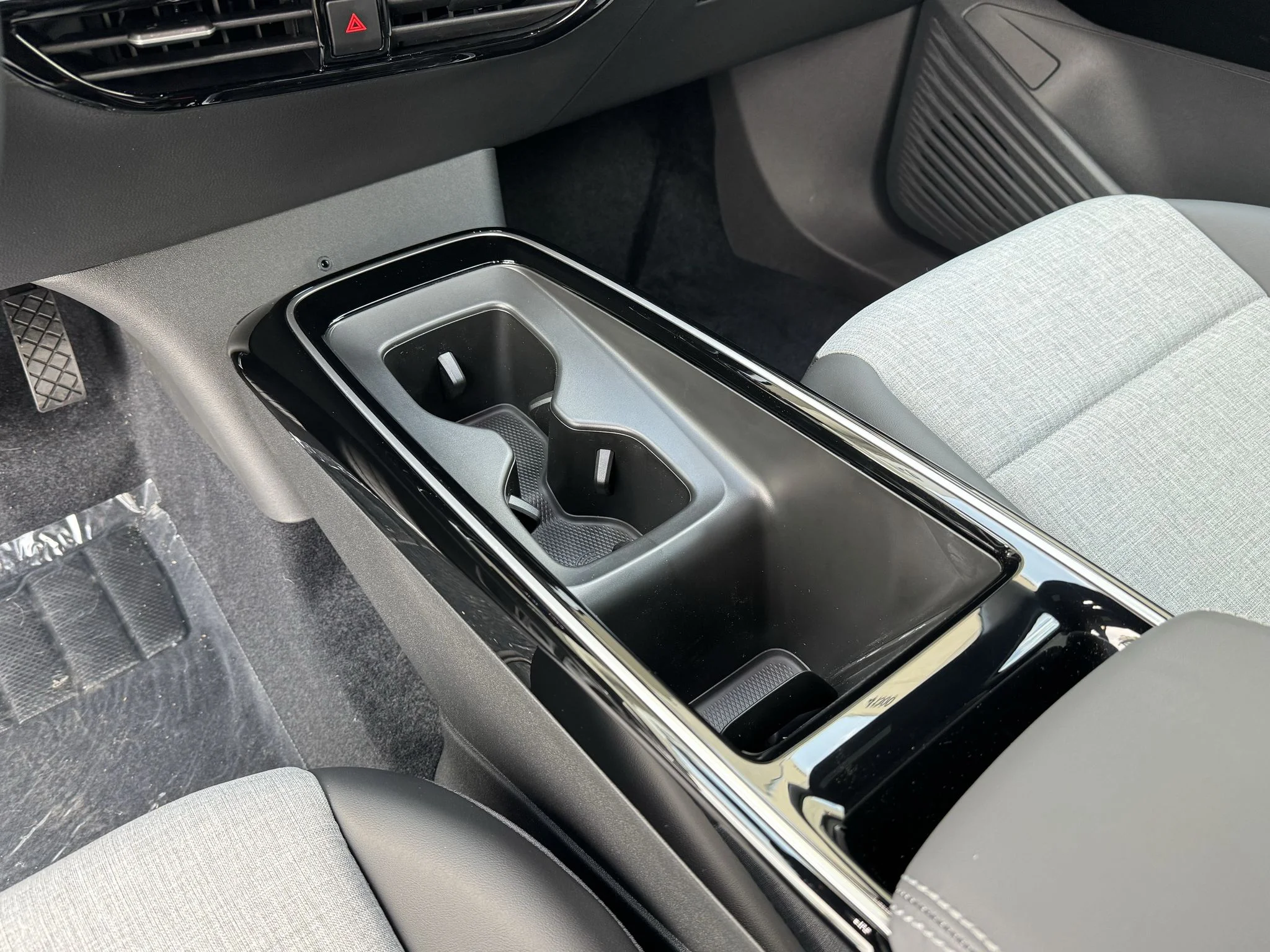New 2026 Opal White Pearl Volkswagen Pro image 25