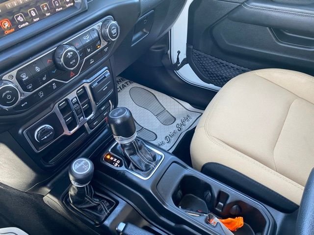 Used 2023 White Jeep Sahara image 24