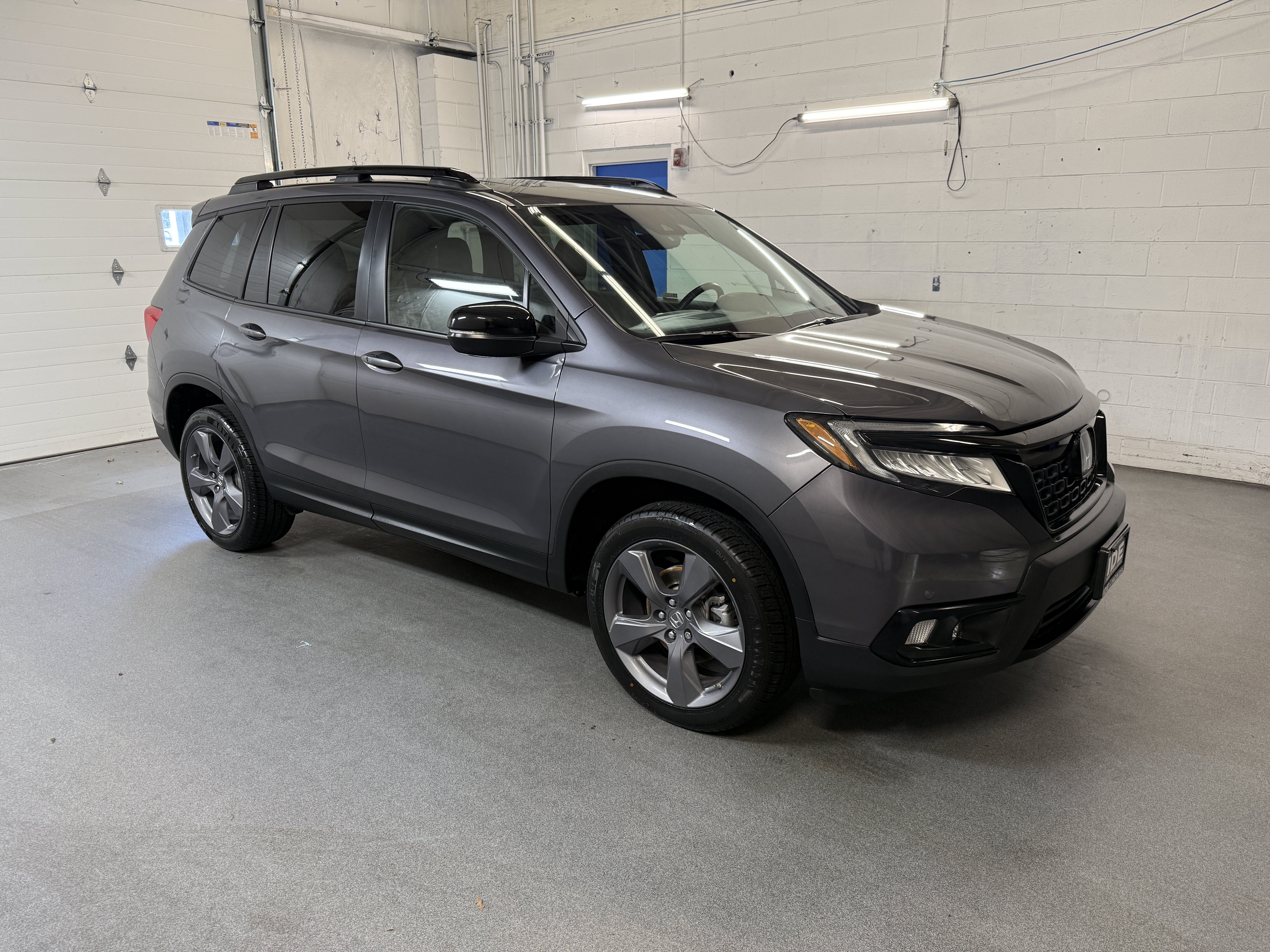 Used 2019 Modern Steel Metallic Honda Touring image 10