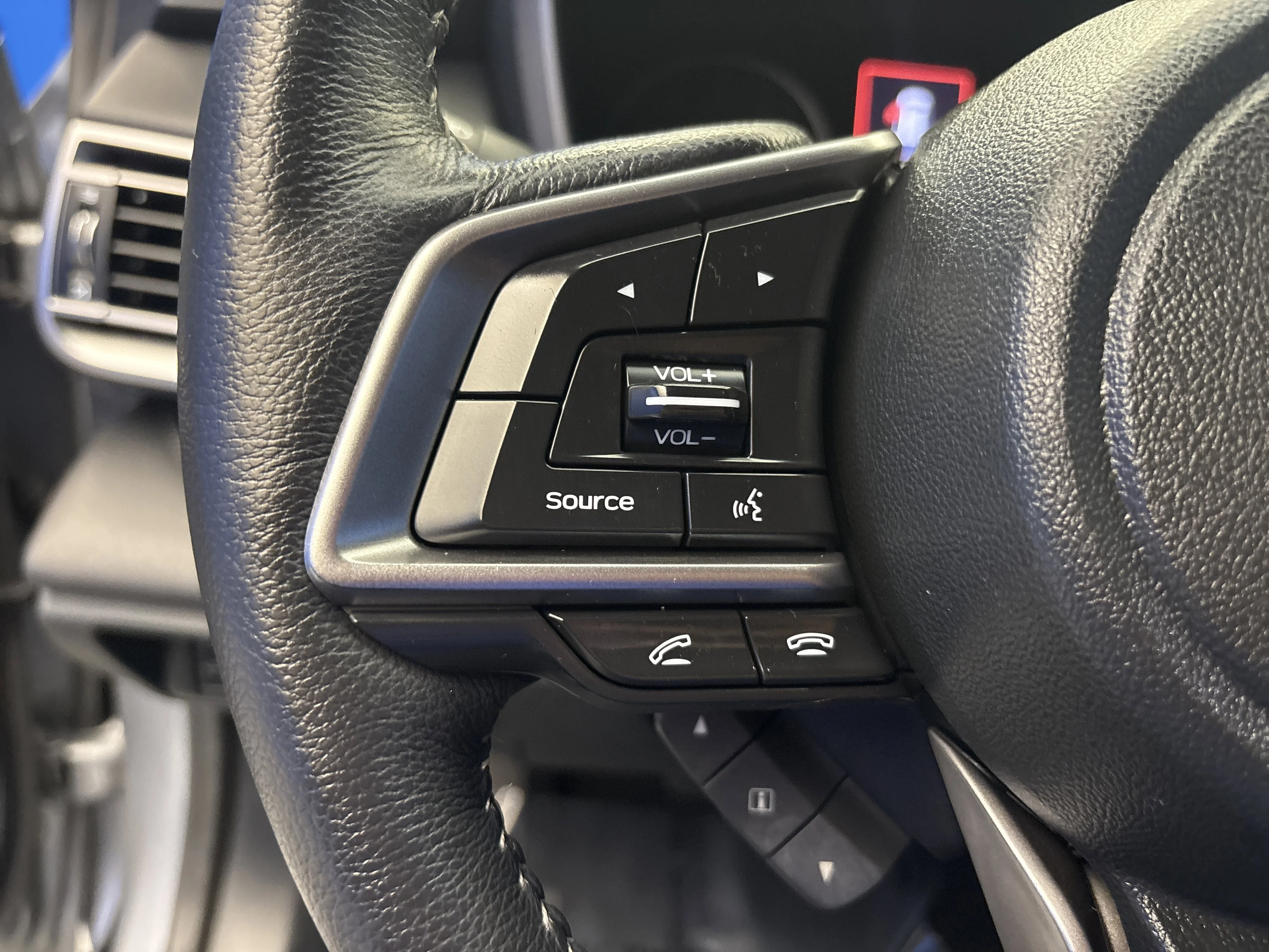 Used 2020 Ice Silver Metallic Subaru Limited image 15