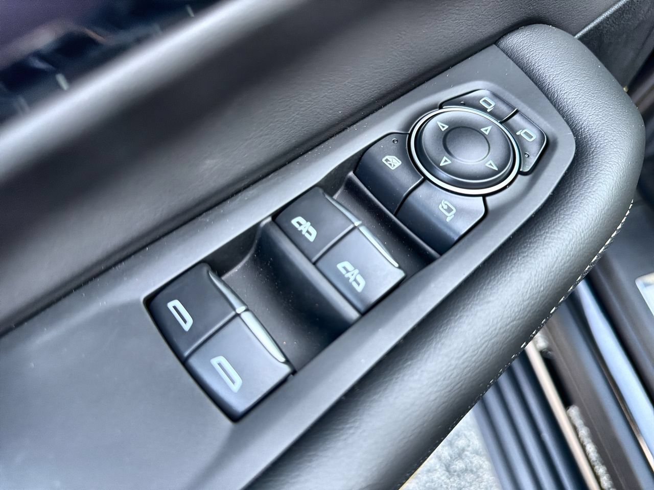 2026 Chevrolet Suburban Premier - Photo 19