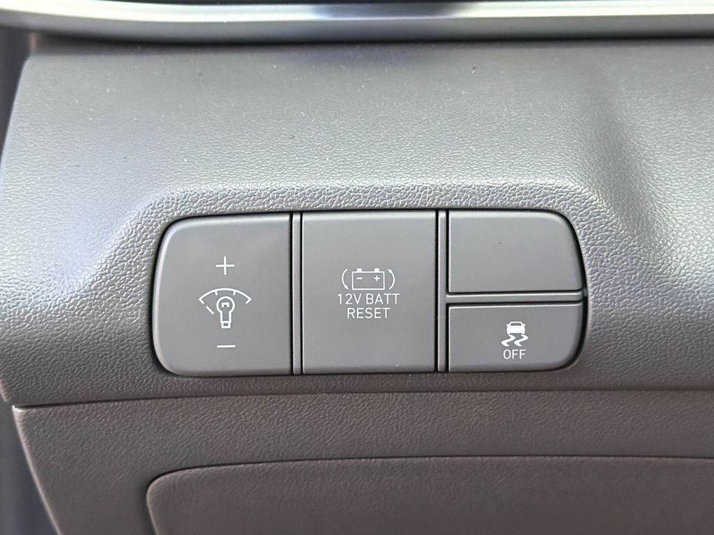 Certified Used 2025 Gray Hyundai Blue image 20