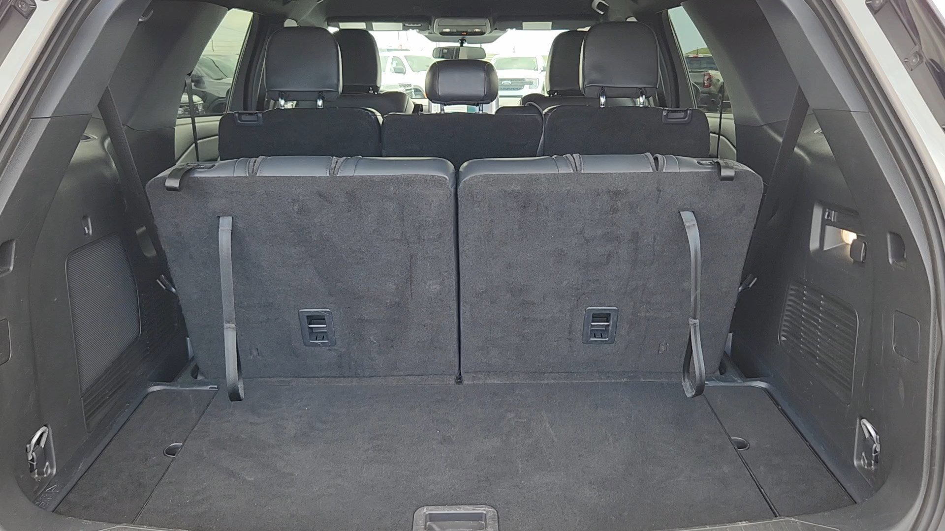 Used 2025 Star White Metallic Tri-Coat Ford ST-Line image 19