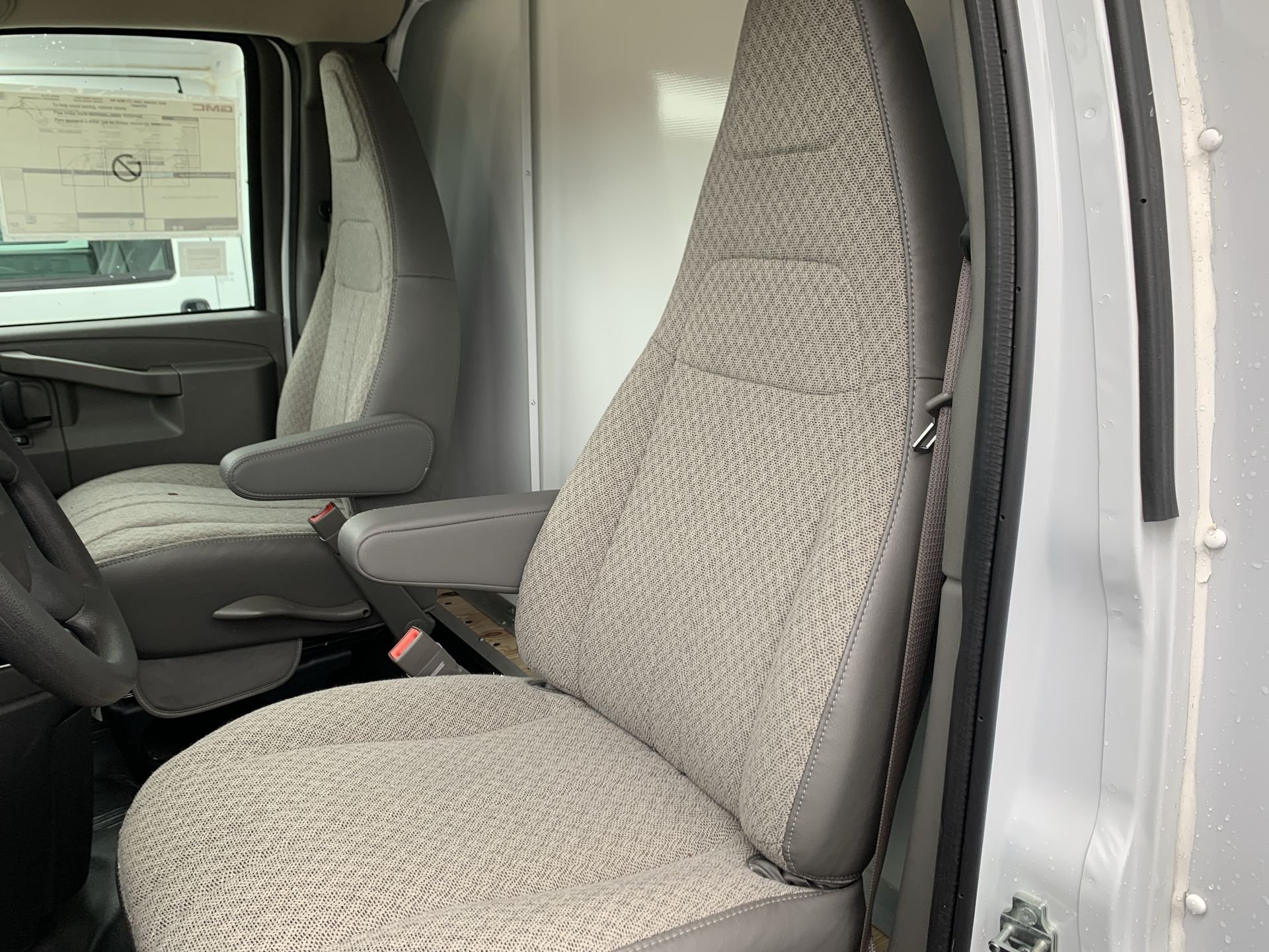New 2025 Summit White GMC 1WT image 28