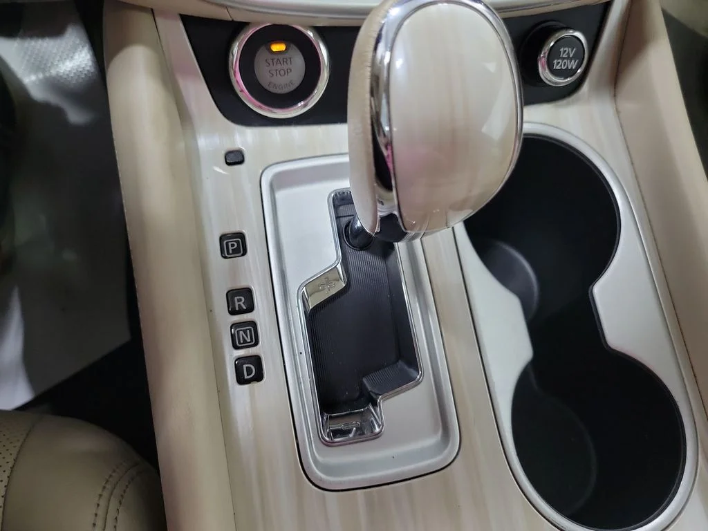 Used 2015 Red Nissan Platinum image 40