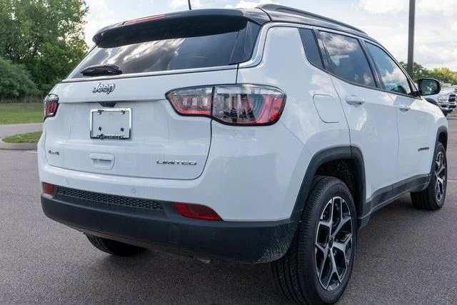 New 2026 Bright White Clear-Coat Exterior Paint Jeep Limited image 5